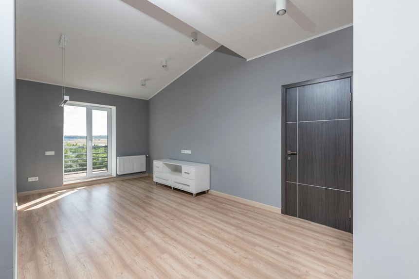 do unfurnished houses appear smaller